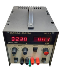 ALIMENTATION LINEAIRE DE LABORATOIRE REGLABLE 0/30V 2A RACAL-DANA 9232