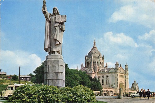 Lisieux statue sainte - 14,