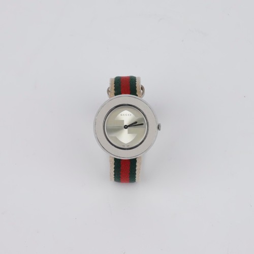 Gucci montre ya129411 trois - ya129411,