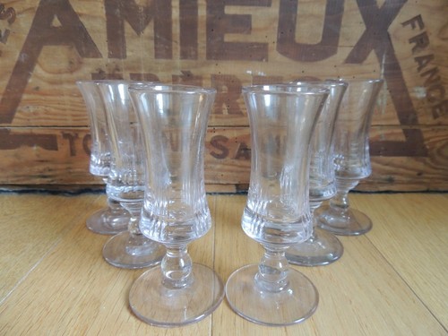 Verres anciens pied - anciens, à