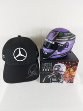 Lot spéciale formule 1 Lewis Hamilton avec casque 1/2 2021 et casquette signée
