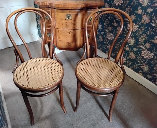 Deux chaises bistrot