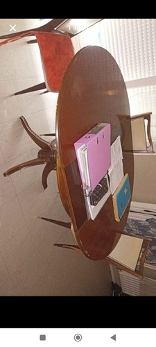 Table bois avec chaises - en,