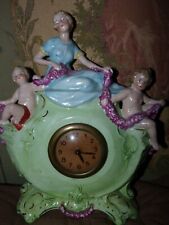 VDS ANCIEN PENDULE ANGELOTS ET MERE BISCUIT PORCELAINE POLYCHROME Putti Cherub