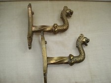 Paire de Patères en Bronze Décor de Griffon / Chimère