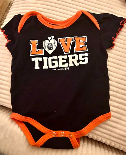 Detroit love tigers - tigers", heart