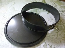 Moule ou plat à gateaux amovible PYREX  27 Cm  en Très bon état  d'occasion