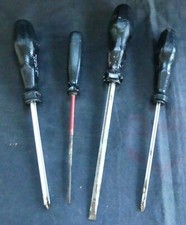 Lot de 4 tournevis anciens –
