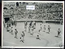 PHOTO ANCIENNE ..ANNEES 50 .. ARENES DE NIMES .. CORRIDA .. TOREADOR . TAUREAUX 