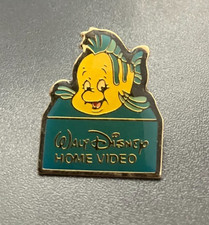 62 - Pin's WALT DISNEY HOME VIDEO LA PETITE SIRENE POLOCHON