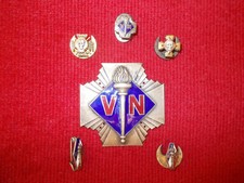 POLITIQUE 1935-40  -  INSIGNES