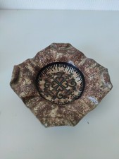 jolie cendrier  Signé P