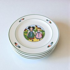 Villeroy Boch. 6 assiettes plates en porcelaine décor Hansi d'Alsace.