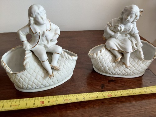 Antic biscuit couple - -,