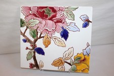 Plat décoratif en faïence de