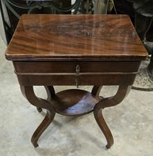 Travailleuse ou table a couture époque Empire-Charles X en acajou