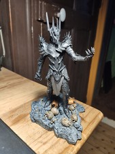 Sauron 19 cm resine Peint defauts mineurs