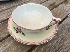Tasse Et Sa Soucoupe Faïence Ancienne Peinte Main Signature AP