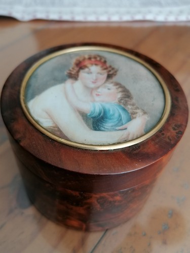 Tabatiere avec peinture - tabatiere,