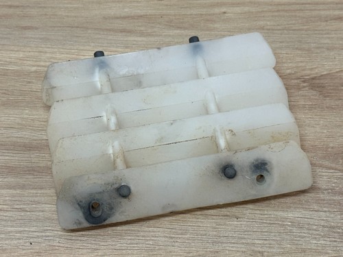 Une ailette protection moto - une,