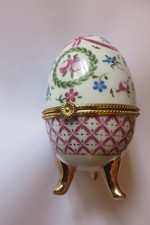 Oeuf Porcelaine sur pied Style