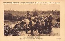 Madagascar - La Croisière Noire - Passage d'une rivière - Expédition Citroën-Cen