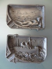 deux anciens cendriers en