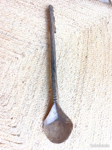 Cuillère sculptée main - , en