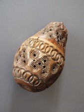 +Ancien oeuf étui à chapelet en corozo +