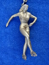 JOLI Nice RARE TOP ++ PORTE-CLES FIGURINE Key ring - VEEDOL - PIN-UP PATINEUSE