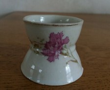 Coquetier ancien de forme