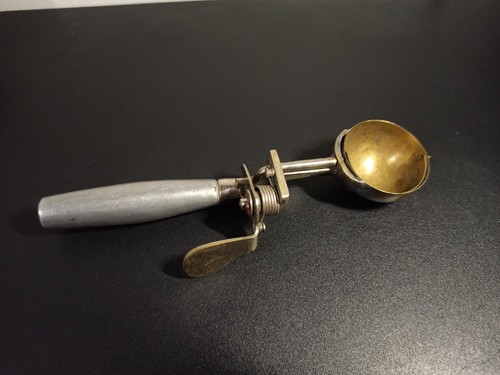Ancienne cuillere creme - , a