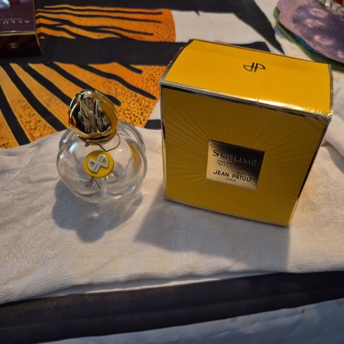 Bouteilles parfums vides - de,