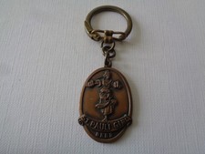 ANCIEN PORTE CLE METAL ST