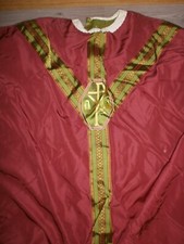 ROUGE/CHASUBLE GOTHIQUE/PRETRE/XXéme/no AUBE/CASULA/CASSEL