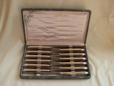 RAVINET D'ENFERT,VINTAGE FRENCH BOXED SILVERPLATE DINNER KNIVES,CLUB,SET OF 12.