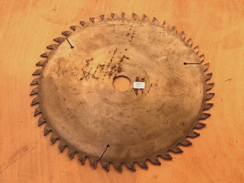 Old tool outil - old, lame