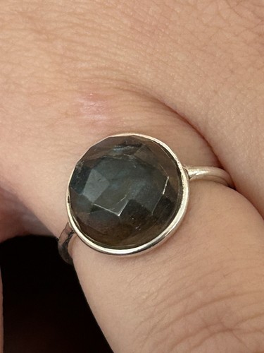 Bague ronde facettée - , en
