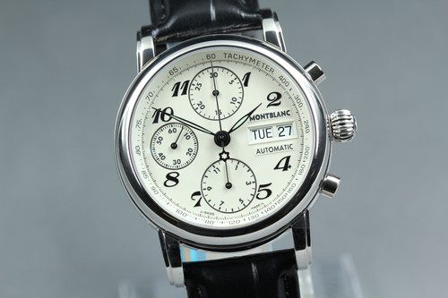 Avec boîte papier montre - papier,