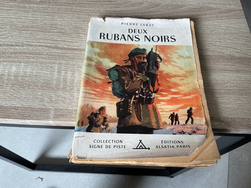 Deux rubans noirs pierre - deux, -pierre