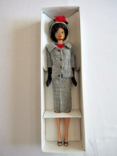 BARBIE BUBBLE CUT de 1962 avec TENUE CARRER GIRL 954 de 1963