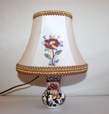 Petite lampe en faïence de Gien, décor Pivoines, hauteur totale 30 cm