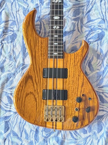 Basse électrique aria pro - basse,