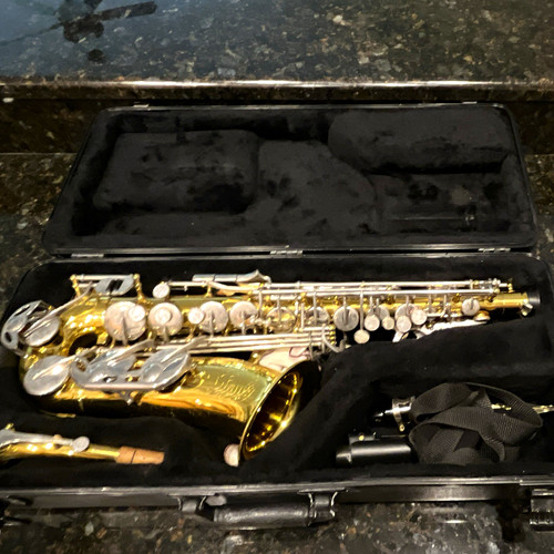 Conn 24m alto saxophone - saxophone, w/