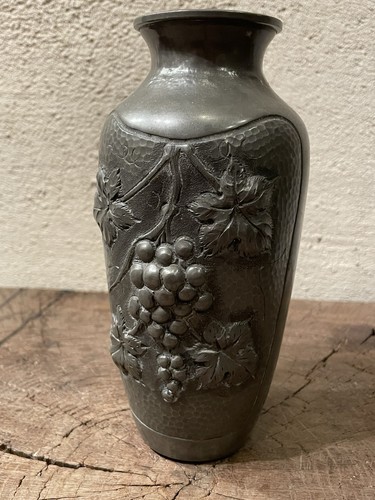 Vase étain signée - en,