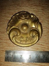 Ancien cache clou piton en laiton doré forme fleur grand module tableau  cadre