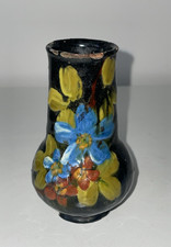 Petit vase en barbotine