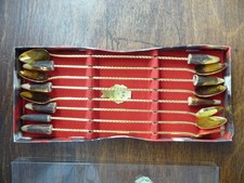 BOITE DE 8 CUILLERES LONGUE