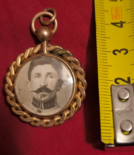 Médaillon biface chasseur - , à