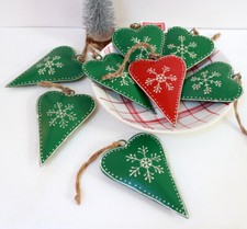 Coeur en métal peint à suspendre